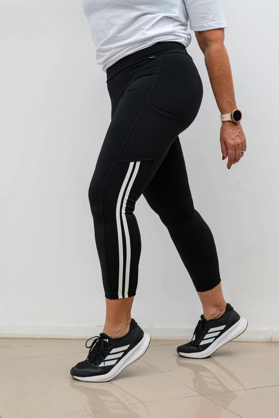 calza leggins en color negro con bolsillo amx